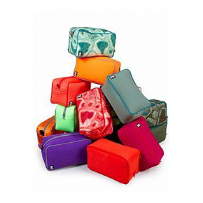 Hurtta Zhero táska vegyes színekben és mintákkal